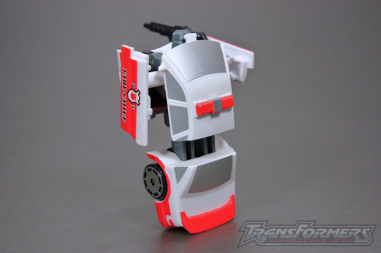 Universe G1 Prowl Red Alert 06